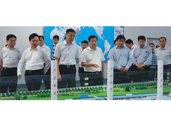安阳市委书记李公乐（左三）上任伊始即赴香蕉视频APP在线观看调研